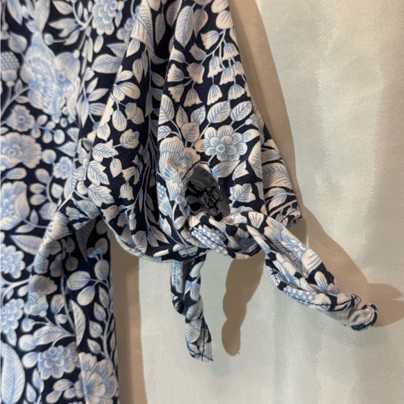 Talbots Petites Floral Top Pima Cotton Navy/Blue Short Sleeve Blouse - Size P - Picture 5 of 8